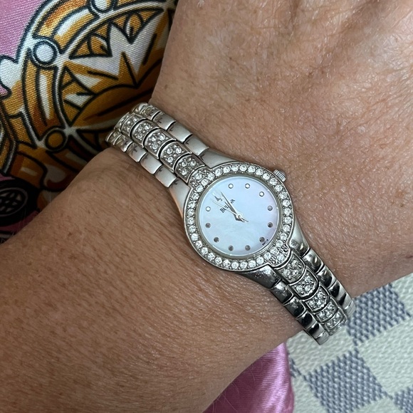 Bulova 96T14 Watch with crystals - Picture 4 of 5